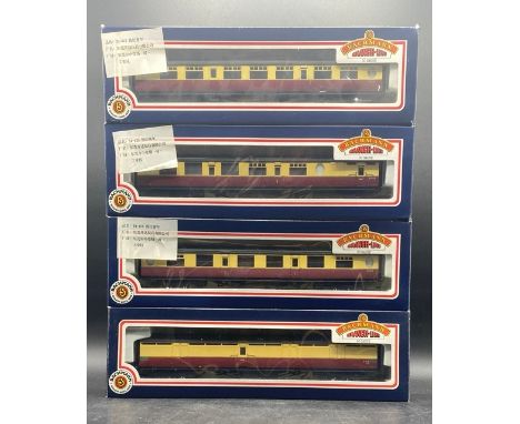 Four boxed Bachmann BR Crimson and Cream coaches and Full Brake(850g)Bachmann Branchline 34-375 63ft Thompson 2nd Class Corri