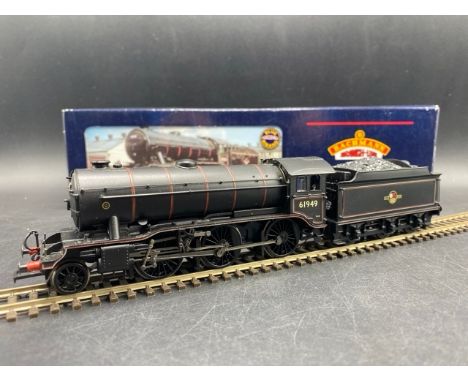 Bachmann Branchline 32-277 Class K3 2-6-0 61949 with stepped tender in BR lined black with late crest - Tested Runner(500g)Te