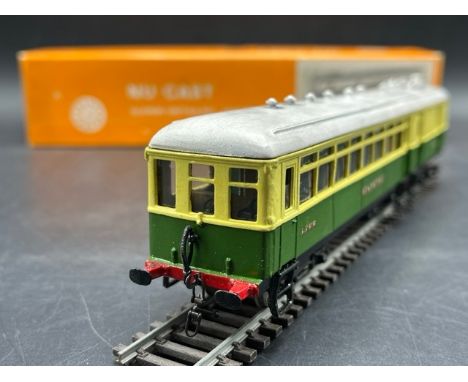 Kit-built OO gauge NuCast LNER Sentinel-Cammell Railcar, Tested Runner (700g)Finished in Green/Pale yellow livery with weathe