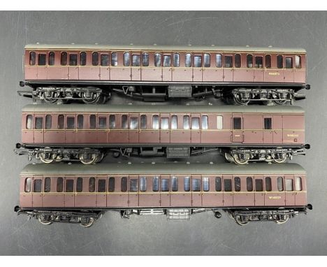 Three OO gauge Bachmann Maroon Mk1 Suburban coaches(300g)Bachmann Branchline 34-603 BR Standard Mk1 57ft suburban 2nd coach M
