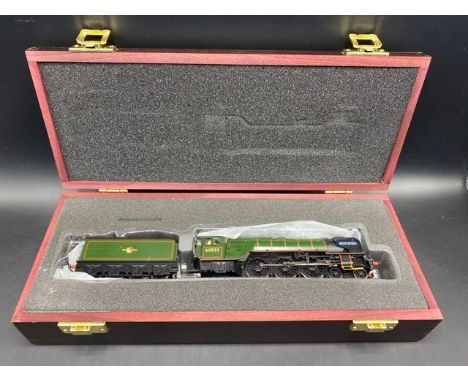 Bachmann Branchline 20-2009 Class A2 4-6-2 60532 "Blue Peter" in BR Brunswick green with late crest in wooden display box - T