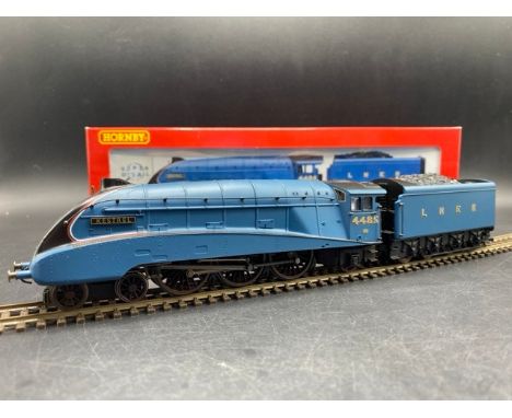 Hornby R2154 Class A4 4-6-2 "Kestrel" 4485 in LNER Blue - Tested Runner(500g). Condition Report: - Locomotive - Very GoodBox 