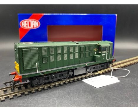 Heljan 16011 Class 16 North British Type 1 D8401 in BR green with small yellow panels - Limited Edition of 750 - Tested Runne