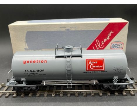 Weaver O gauge Tank Car Allied Chemical in grey w/box(600g)North American outlineReady to Roll - Knuckle couplersTwo railings