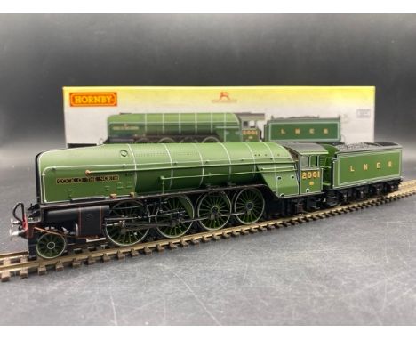 Hornby R3207 Class P2 2-8-2 2001 'Cock O' The North' in LNER Green - Tested Runner(700g). Condition Report: - Locomotive - Go