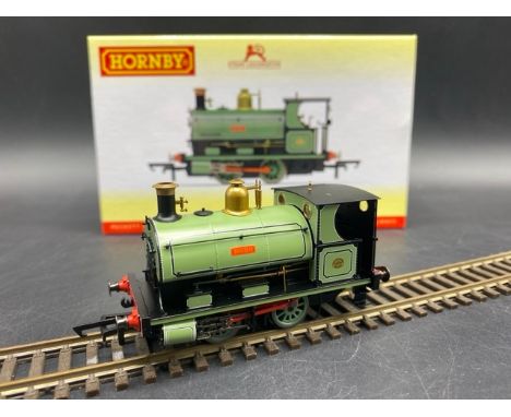 Hornby R3427 Class W4 Peckett 0-4-0ST 563 'Dodo' in Peckett leaf green - Tested Runner(300g). Condition Report: - Locomotive 