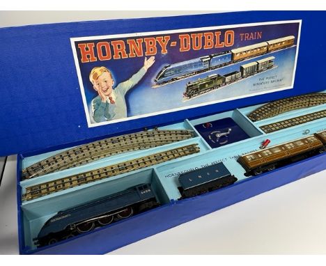 Hornby Dublo EDP1 Passenger Set D103 set in reproduction box(3200g)An early 3-Rail LNER Sir Nigel Gresley locomotive 4-6-2 #4