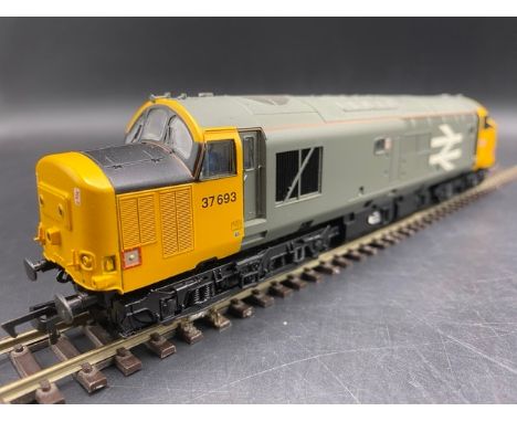 Bachmann Branchline 32-376DS Class 37/5 37693 in Railfreight Livery (DCC Sound Fitted) - Tested Runner with bi directional li