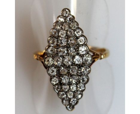 A GOOD DIAMOND MARQUISE RING set in 18ct yellow gold.