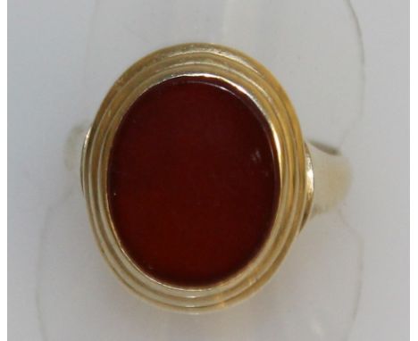 A GENTLEMAN'S 14CT YELLOW GOLD SIGNET RING set with an oval Cornelian.