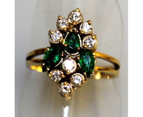 A GOOD EMERALD AND DIAMOND CLUSTER RING set in yellow gold.