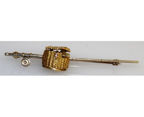 A 9CT YELLOW GOLD FISHERMAN'S STICK PIN, with creel, basket and fish.