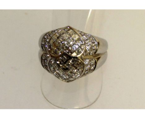 A SUPERB 18CT WHITE GOLD AND DIAMOND SET DOUBLE HEART SHAPE RING.