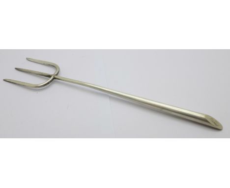 A silver toasting fork, Sheffield 1913, 51g 