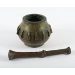 spätgotischer Rippenmörser mit Pistill, Spanien, 16.Jh.
