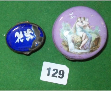 Bilston enamel pill box, and a similar French enamel pill box (A/F)
