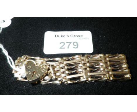 A 9ct yellow gold gate-link bracelet with heart padlock clasp