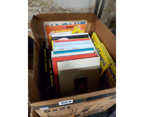 BOX OF VINTAGE ANNUALS 