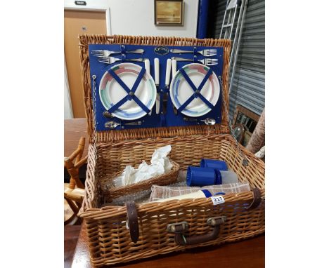 WICKER PICNIC HAMPER