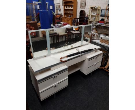 VINTAGE WHITE DRESSING TABLE