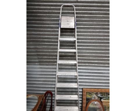 SET OF STEP LADDERS 