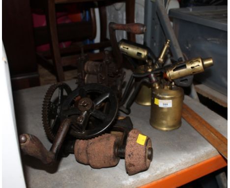 A selection of miscellaneous vintage tools, to include 2 brass blow torches, bench mounted grinder etc 