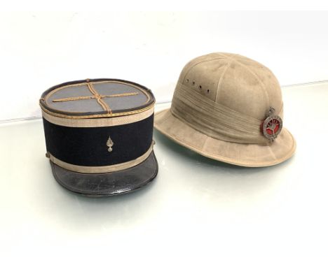 A WWII pith helmet with circular Welsh Guards cap badge (silvered), Failsworth Hats Ltd. 1942 61/8 together with a French mil