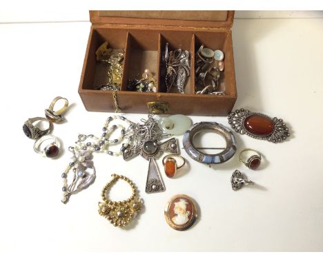 A quantity of jewellery including cameo brooch depicting Hermes, mount marked 9ct, ring marked 9ct, with polished oval carnel