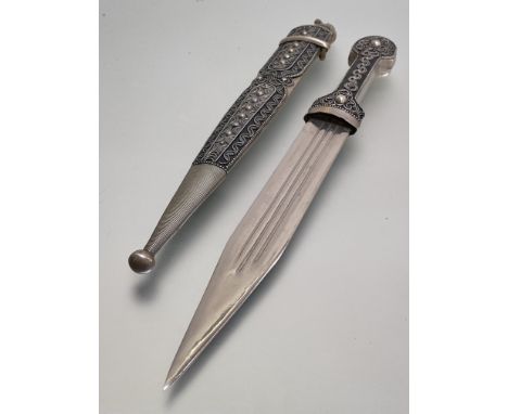 Islamic kindjal dagger, the handle and scabbard in metal with filigree style decoration, straight steel blade (43cm)