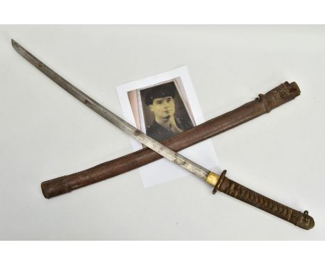 A WORLD WAR TWO IMPERIAL JAPANESE OFFICERS SHIN GUNTO SWORD, with leather scabbard, with belt hanger and buckle fixings, the 