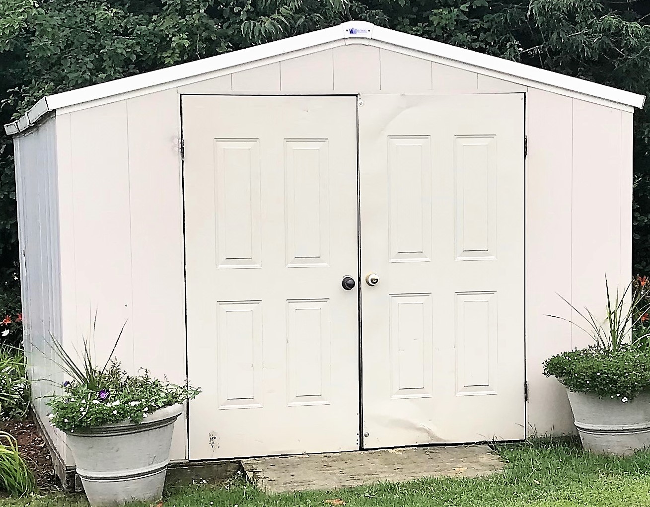 ROYAL OUTDOOR PRODUCTS 12' X 12' COMPOSITE SHED W/ DOUBLE DOORS (NO