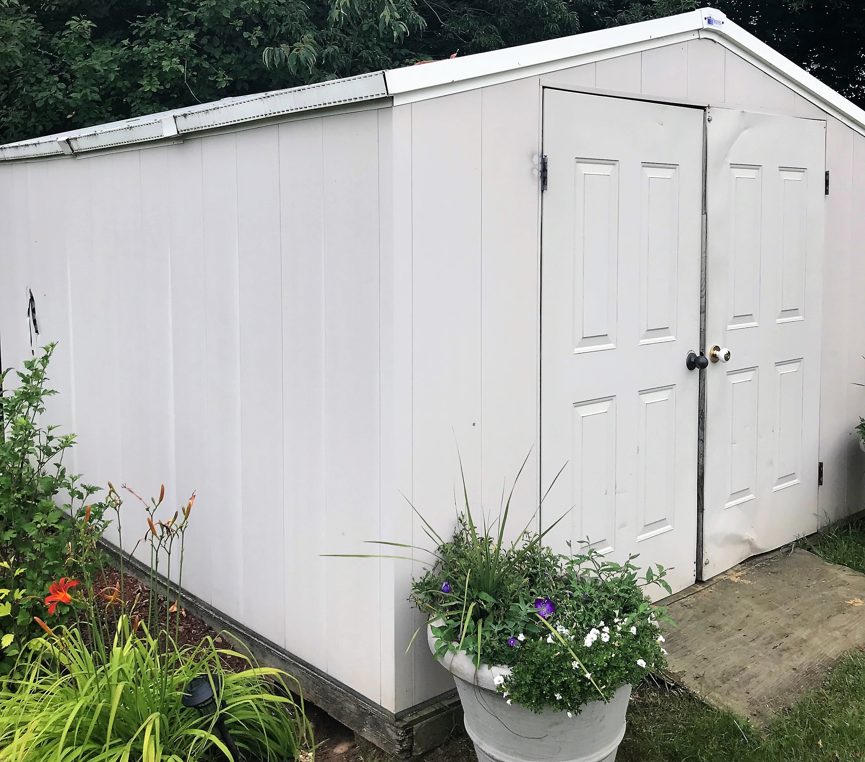 ROYAL OUTDOOR PRODUCTS 12' X 12' COMPOSITE SHED W/ DOUBLE ...
