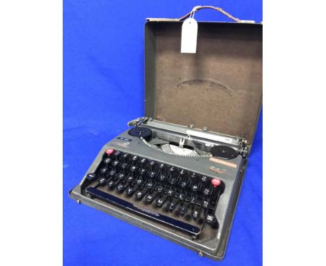 DUNCAN AND CO TYPEWRITER AND A RECORD PLAYER