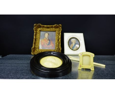 A mixed lot to include glove stretchers, faux ivory miniature photograph frame, resin replica of a James Tassie miniature, a 