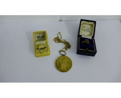 9 carat gold signet ring, gemset dress ring and a WWI war medal on gilt metal chain (3)