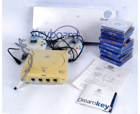 SEGA DREAMCAST: An original 1990's Sega Dreamcast games console, all complete, with a quantity of original games to include: 