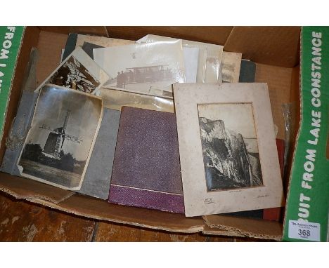 Box of ephemera, vintage photos and albums, etc.