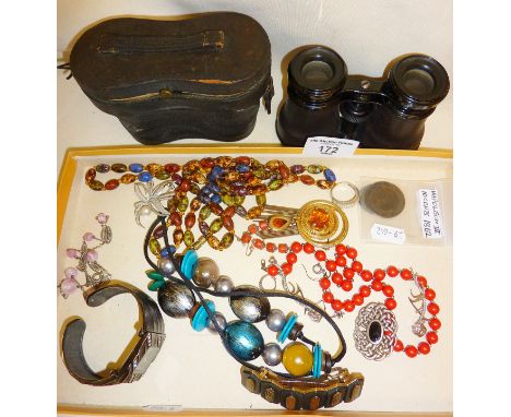 Vintage jewellery, opera glasses and some old coins