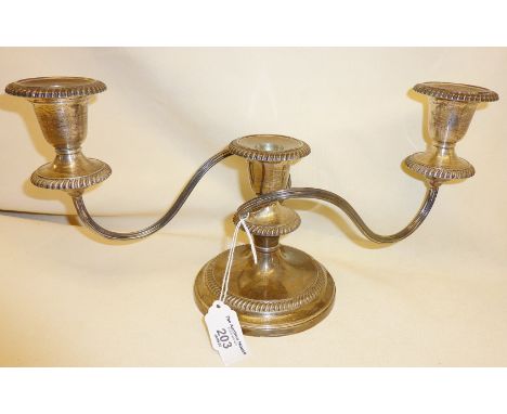 Silver three-branch candelabra, Mappin &amp; Webb, fully hallmarked, approx. 34cm wide and approx. 1kg