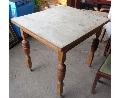 Light oak draw leaf table