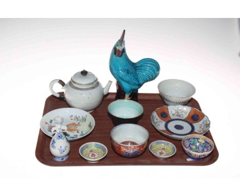 Tray lot with Oriental ceramics including cockerel, bowls, teapot, etc (11).