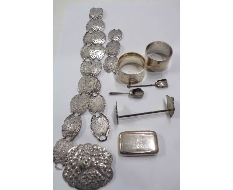 A continental 800 grade ornate white metal matron's belt with pierced perching bird decoration, buckle and spare links - sold