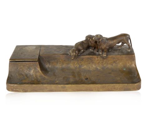 A BRONZE INKWELL BY FRIEDRICH GORNIK (AUSTRIAN 1877-1943), 1895-1925 featuring three dachshunds, the well hidden by a lid in 