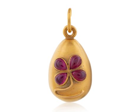 A RUSSIAN YELLOW GOLD AND RUBY EGG PENDANT, WORKMASTER MIKHAIL PERCHIN, ST. PETERSBURG, CIRCA 1890the ovoid body centered wit