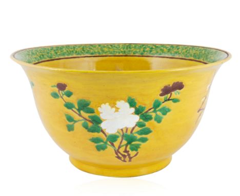 A LARGE CHINESE PORCELAIN BOWL, KANGXI PERIOD (1661-1722)the deep bowl with yellow glaze with white and green accents, the bo