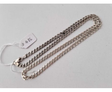 A narrow silver neck chain 15 gms