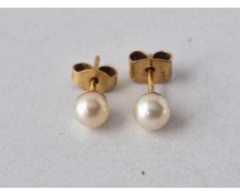 A pair of pearl ear studs 9ct