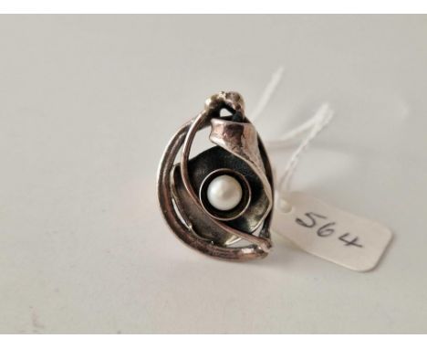 A AVI SOFFER designer silver ring set with a single pearl size P