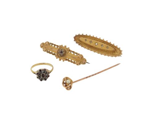 A gold ring set with seed pearls and garnets, (some missing), with hinged locket revealing a vinaigrette, size L, two gem-set