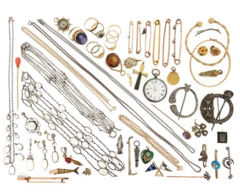 Seven assorted gold rings, 17g total, two gold bangles, approx. 16g, an oval-shaped amethyst-mounted gold ring, ten assorted 